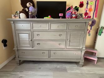 Almost new Queen size bedroom light gray with plenty of storage.