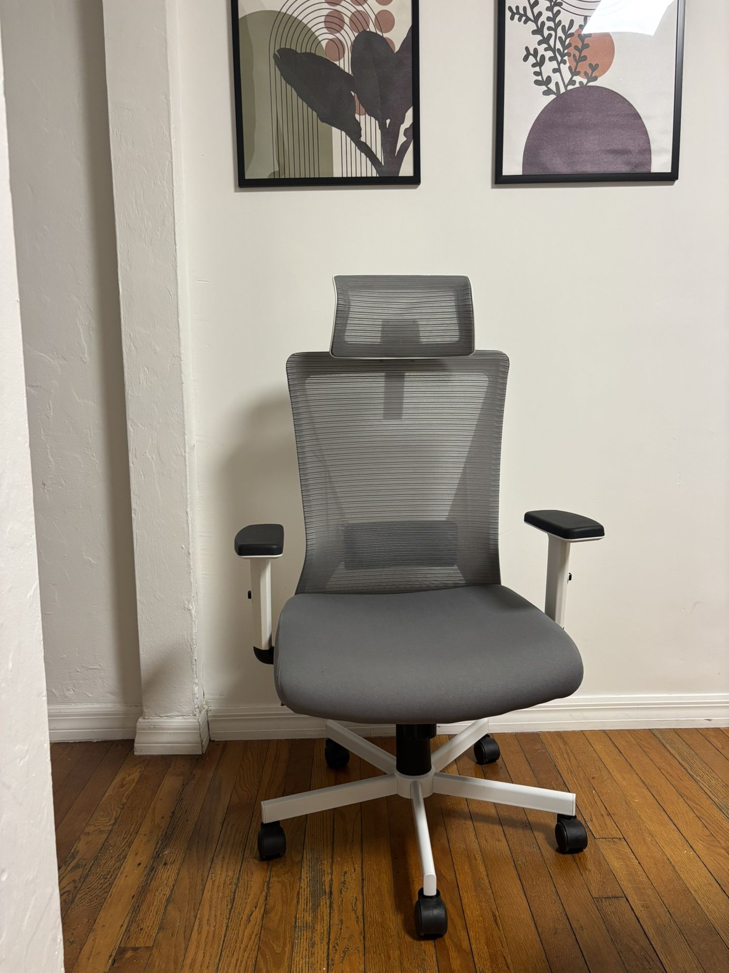 Adjustable Ergonomic Office Chair – Like New!