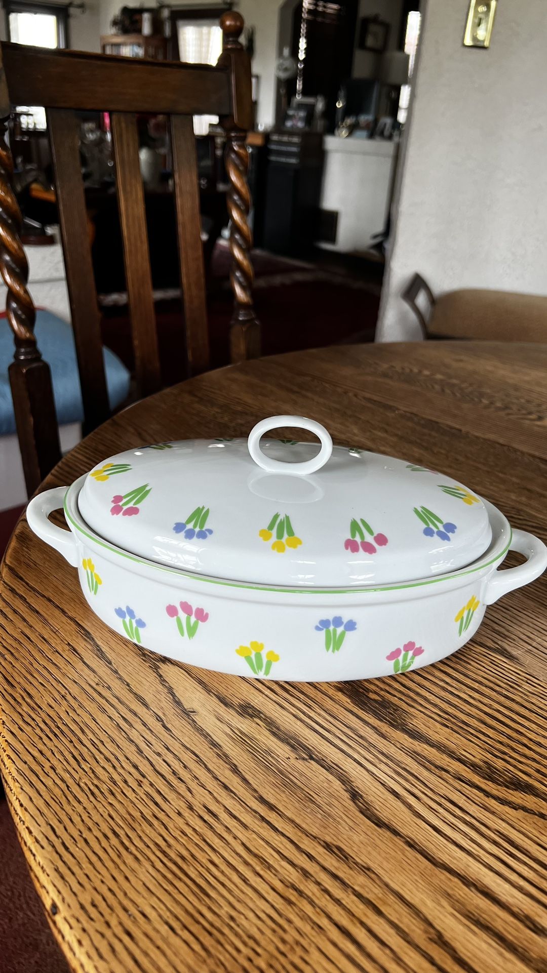 Vintage MOUNT CLEMENS POTTERY Covered Casserole COLORFUL TULIPS Made in Japan