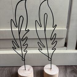 2-10” Metal Leaves On Round Stands