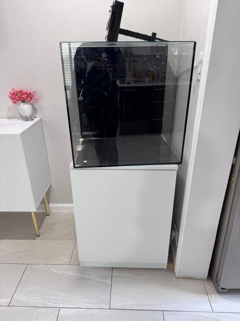 57 Gallon Cube With Stand