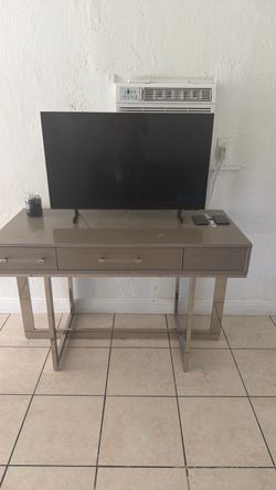 Tv and tv stand table for sale