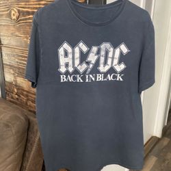 Men’s Shirt Size Medium 