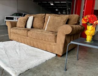 Haverty’s Queen Pullout Sofa With Matching Accent Throw pillows Including Delivery