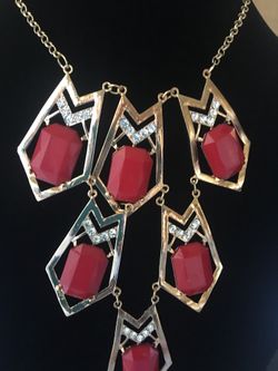 Hermoso collar nuevo 10 dólares