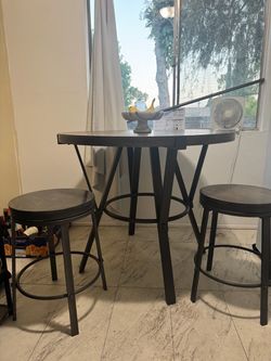 Dining room table & stools