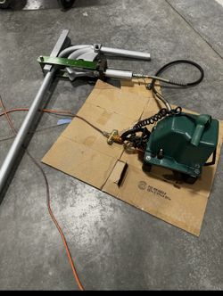 Like new  Greenlee 882 EMT Hydraulic Pipe Bender w/ Greenlee 975 Electric Hydraulic Pump