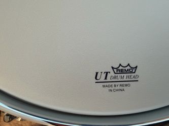 NEW NEVER USED Pearl acoustic snare drum with stand for sell new