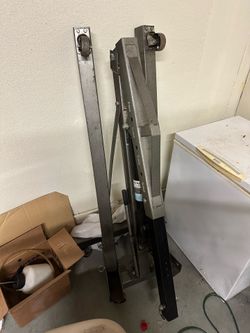 Engine hoist crane