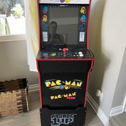 PAC MAN ARCADE GAME