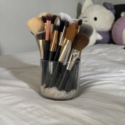 37 Make Up Brushes 
