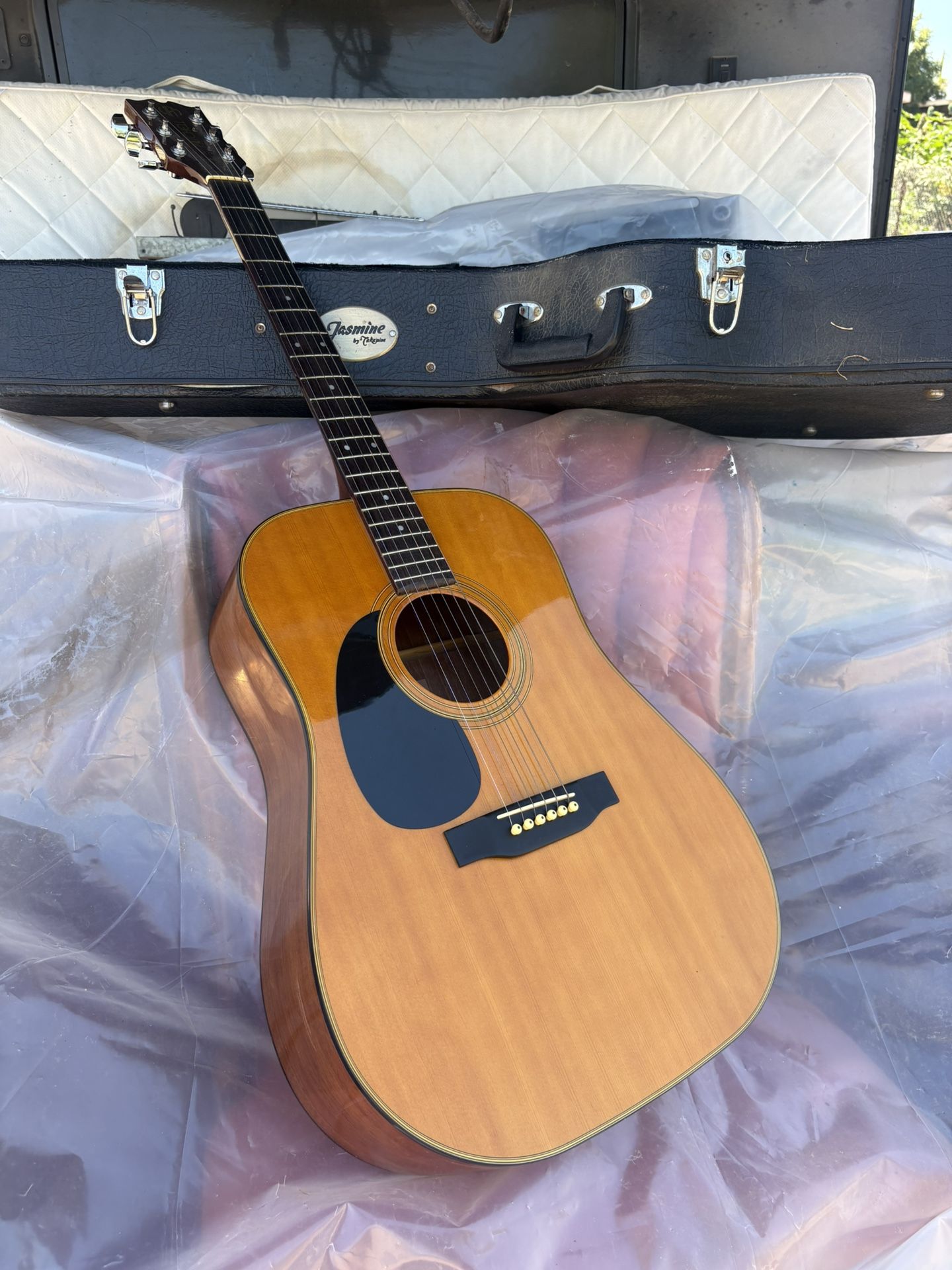 Mitchel LEFT HANDED Guitar And Jasmine Case