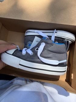 Baby converses