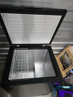 Black Arctic King 5 Cu Ft Freezer