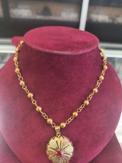 10kgold necklace with pendant 16.4 grams 26 Long layway available 10% Dwon if you interested please make sure you ask for Maribel thank you