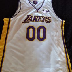 LAKERS JERSEY SIZE MEDIUM ADULT 