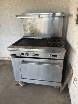 24' grill with 2 bunner and oven - $500