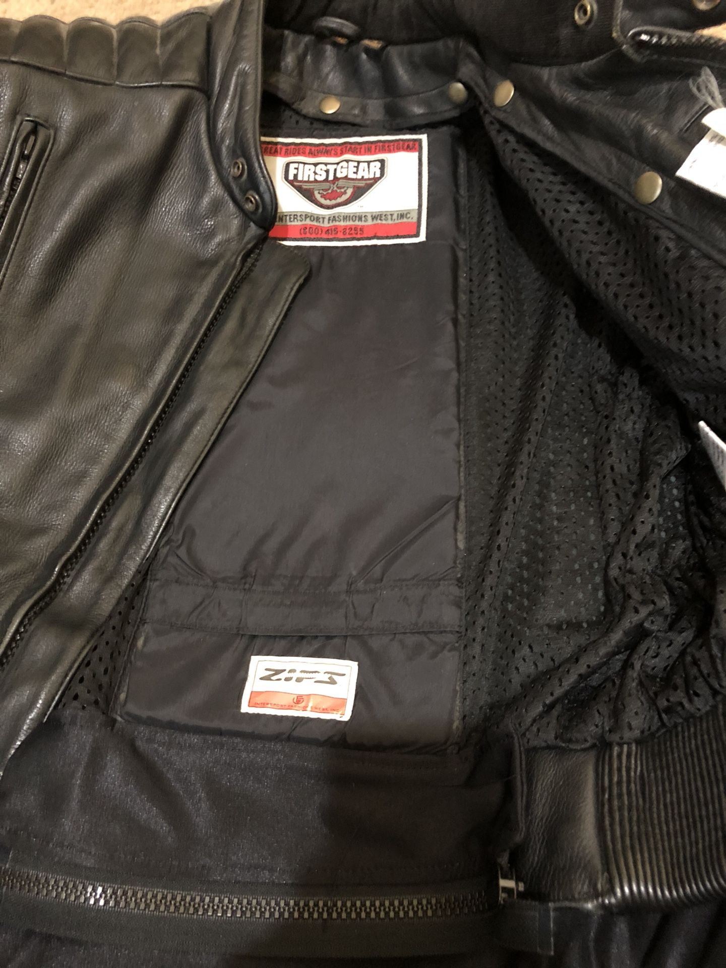 First gear motorcycle leather jacket M for Sale in San Antonio, TX