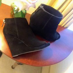 DOLCE VITA BOOTIES SZ 6