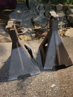 Jack stands