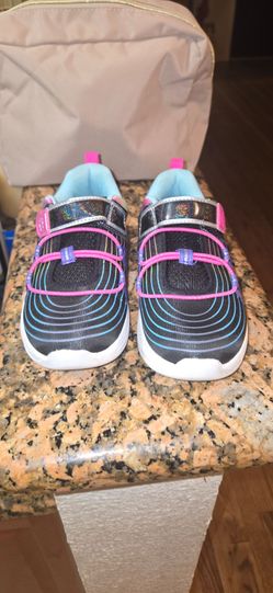 Girls light up sneakers size 13.