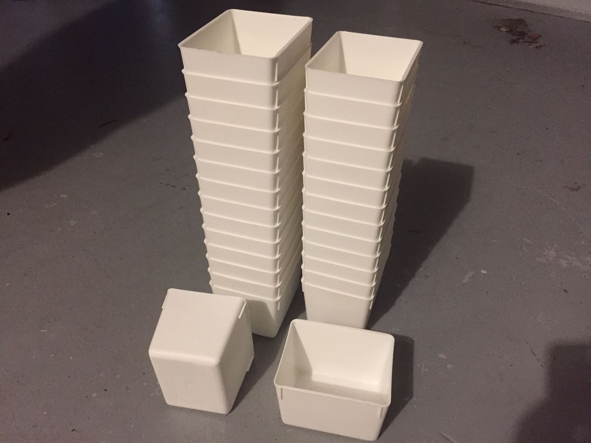 29 White Plastic Containers for Storage 10x8x7 cm