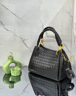Bottega Venetta