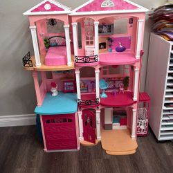 Barbie Dream House 