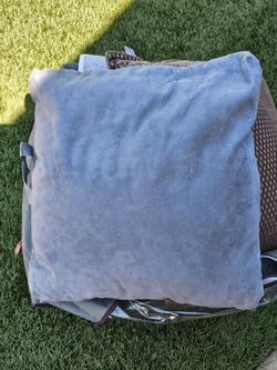 3 Throw pillows