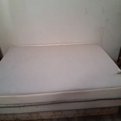 Queen memory foam mattress with zipper cover