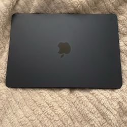 MacBook Air 13” Midnight 