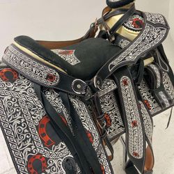 Montura charra bordada con cantinas Cuadradas