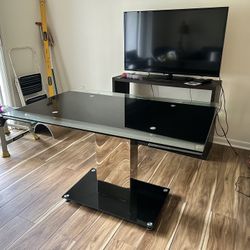 Glass Table With Extendable Leafs And Mirrored Base W/ Chairs