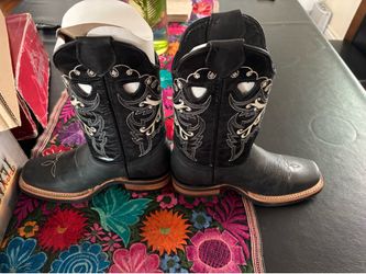 Boy boots