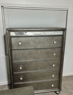 Dressers chest nightstand