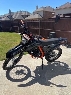 2022 X-PRO TEMPLAR X 250cc . Carborator needs to be changed and 2 fenders on the side missing bolt placement busted gonna need new fenders