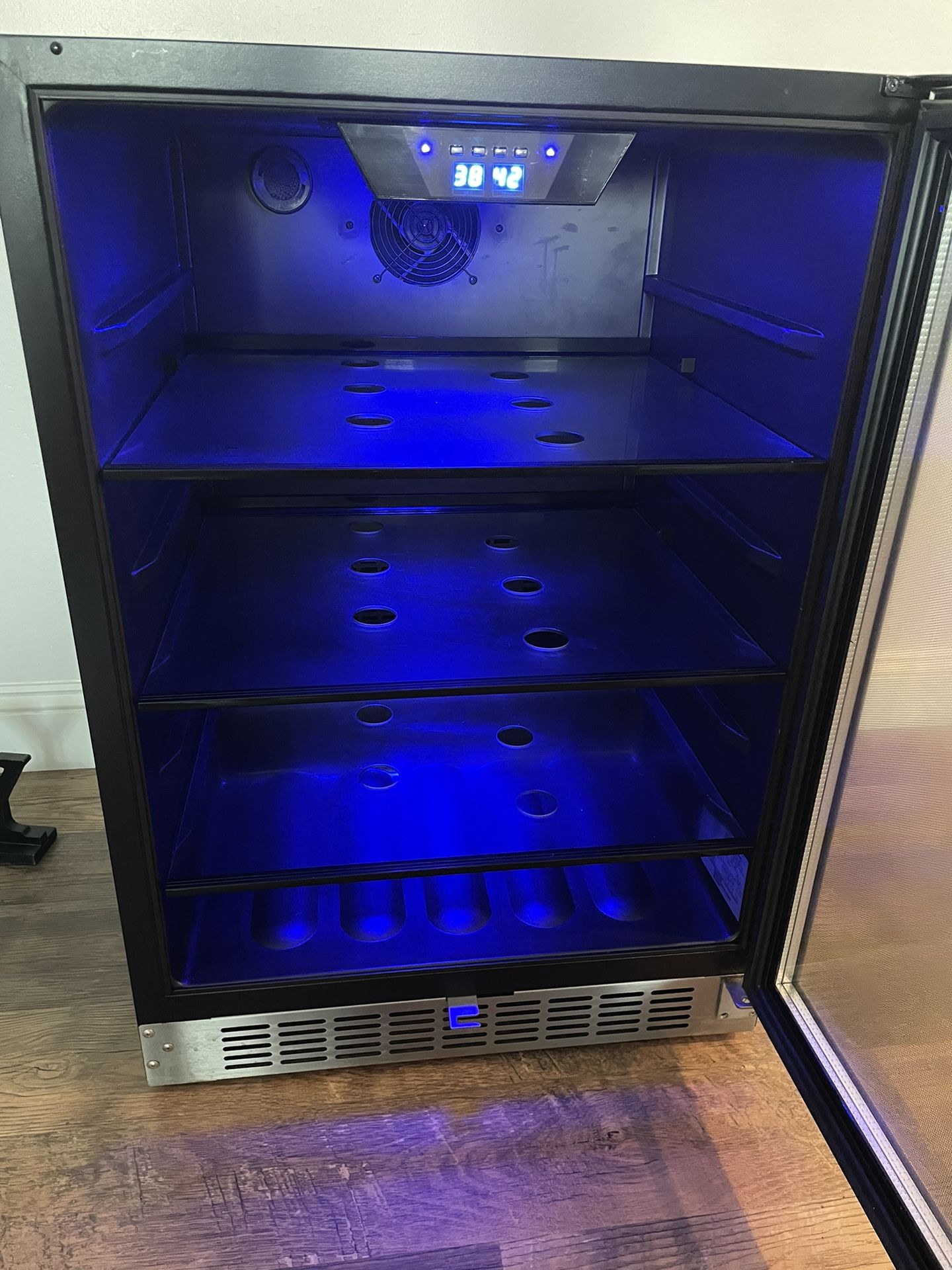 Edgestar Built In Mini Fridge for Sale in Bakersfield, CA OfferUp