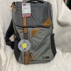 New SwissTech Grey Padded Laptop back pack Go Bag Great Buy