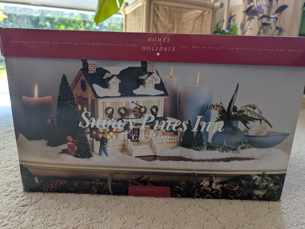 Dept 56: Snowy Pines Inn - Snow Village