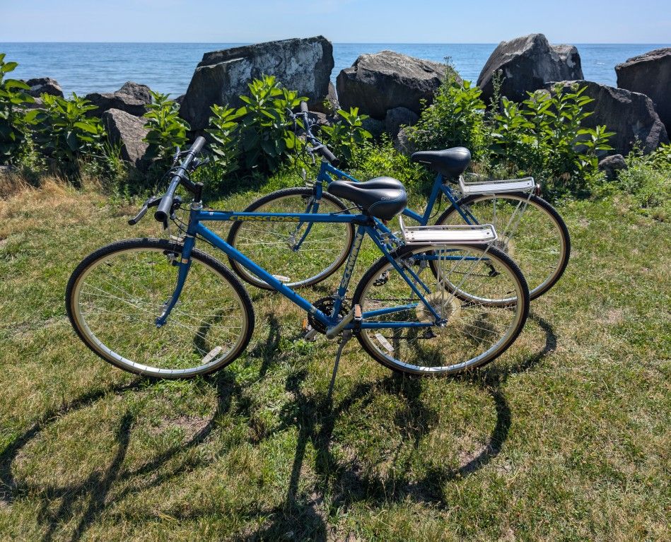 His And Her Schwinn CrissCross City Hybrid Bicycles 