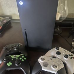 Xbox Series X 1Tb - 4 Controllers