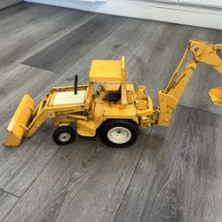 Vintage 1/16 Scale  70's ERTL International Harvester Diecast  Metal Backhoe Loader Over 2 Feet Long   