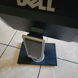 Dell 19.5 Computer Monitor