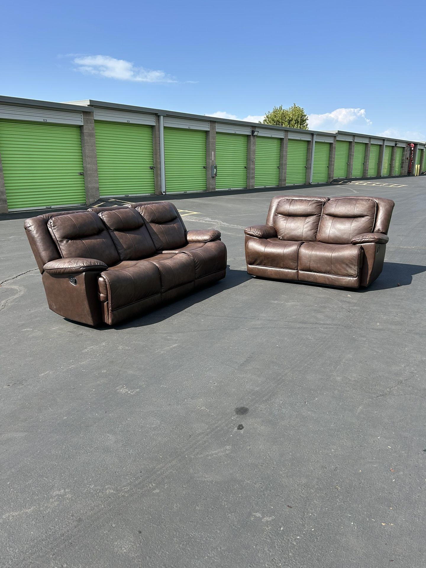 Beautiful Set Of Recliners For CHEAP (Delivery Available)