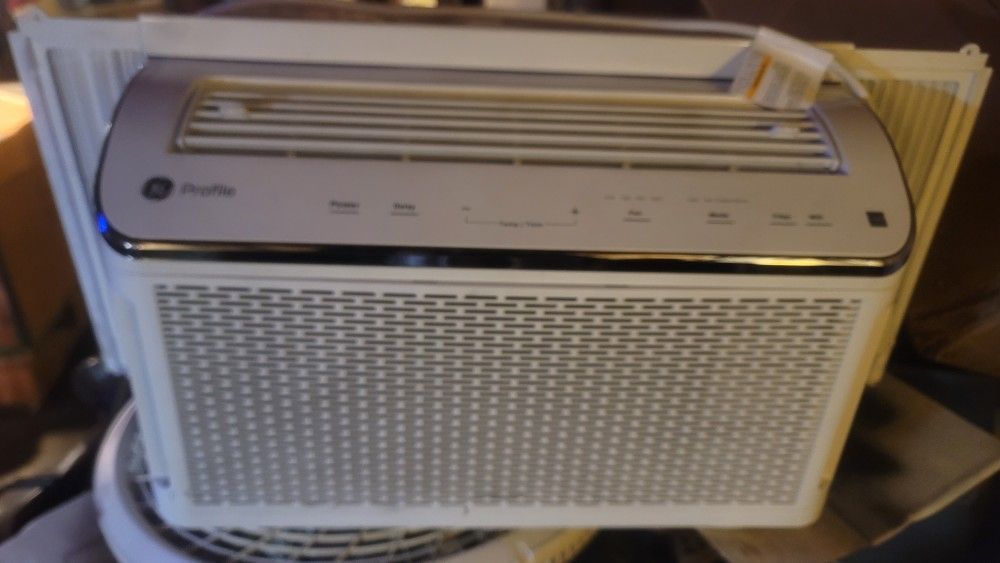 GE Window Unit 6000 BTU Like New Not Even Year Old 100 Or Best Offer
