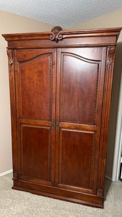 TV Stand/Armoire