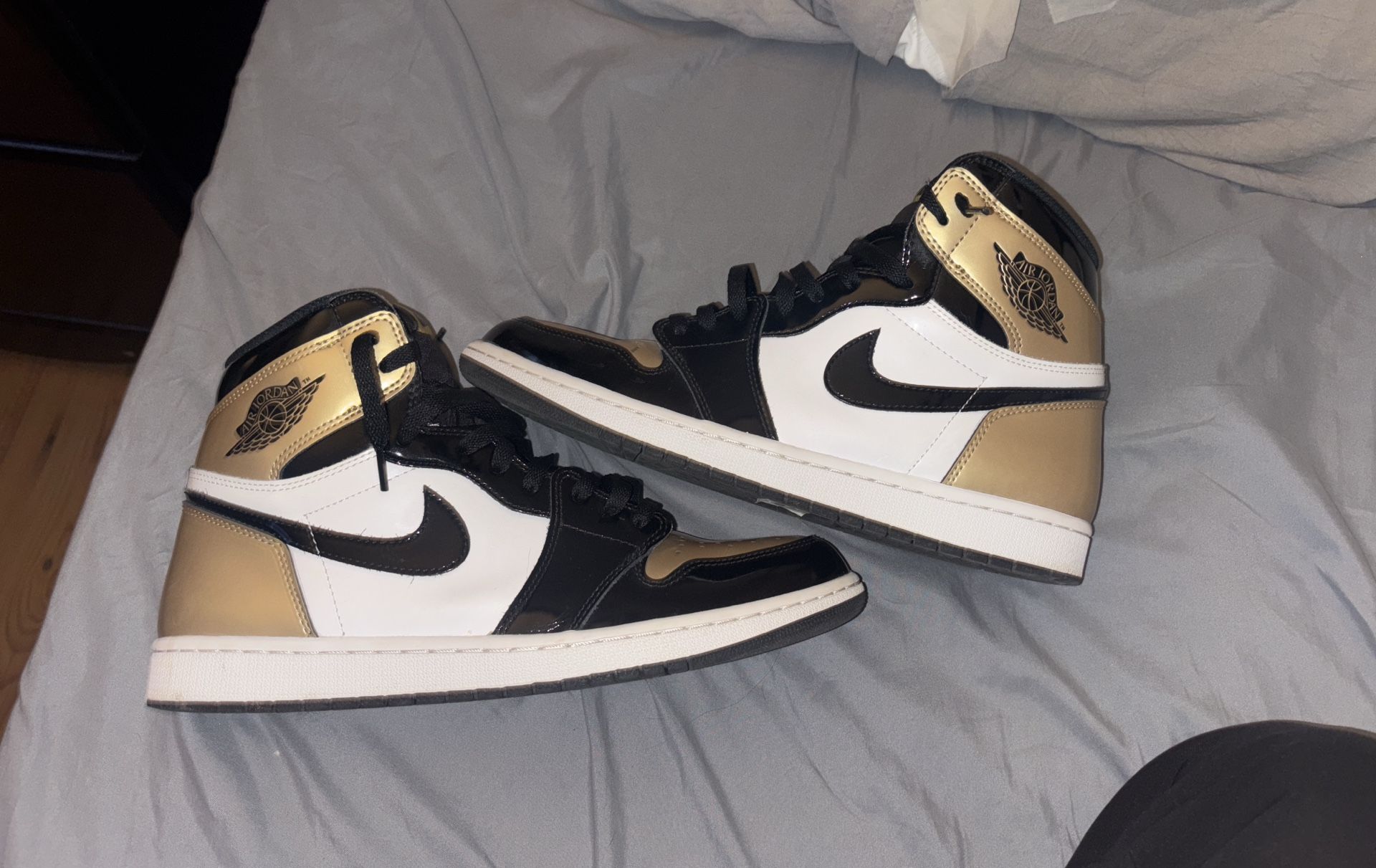 Jordan 1 Gold Toe