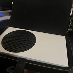 Xbox Series S + Accessories 