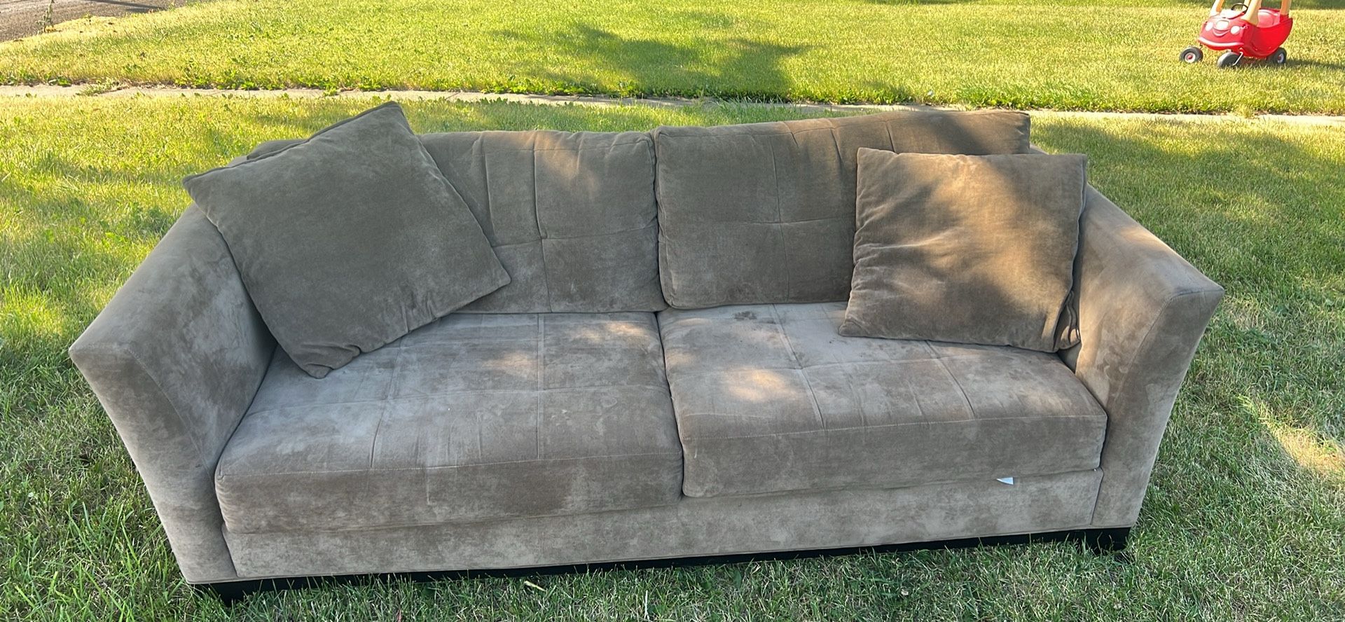 Free Couch. Good Shape - Tieton Wa