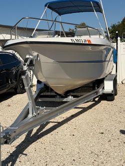 Bote hydra sport Suzuki 2025